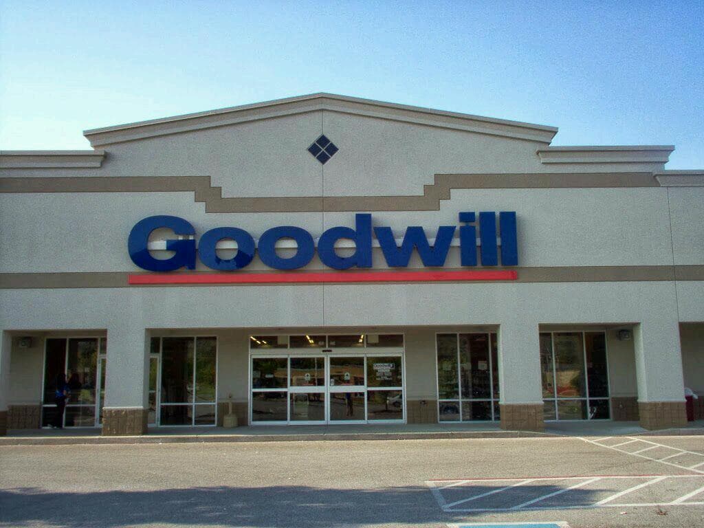 Goodwill Store & Donation Center – Fayetteville (S School Ave)