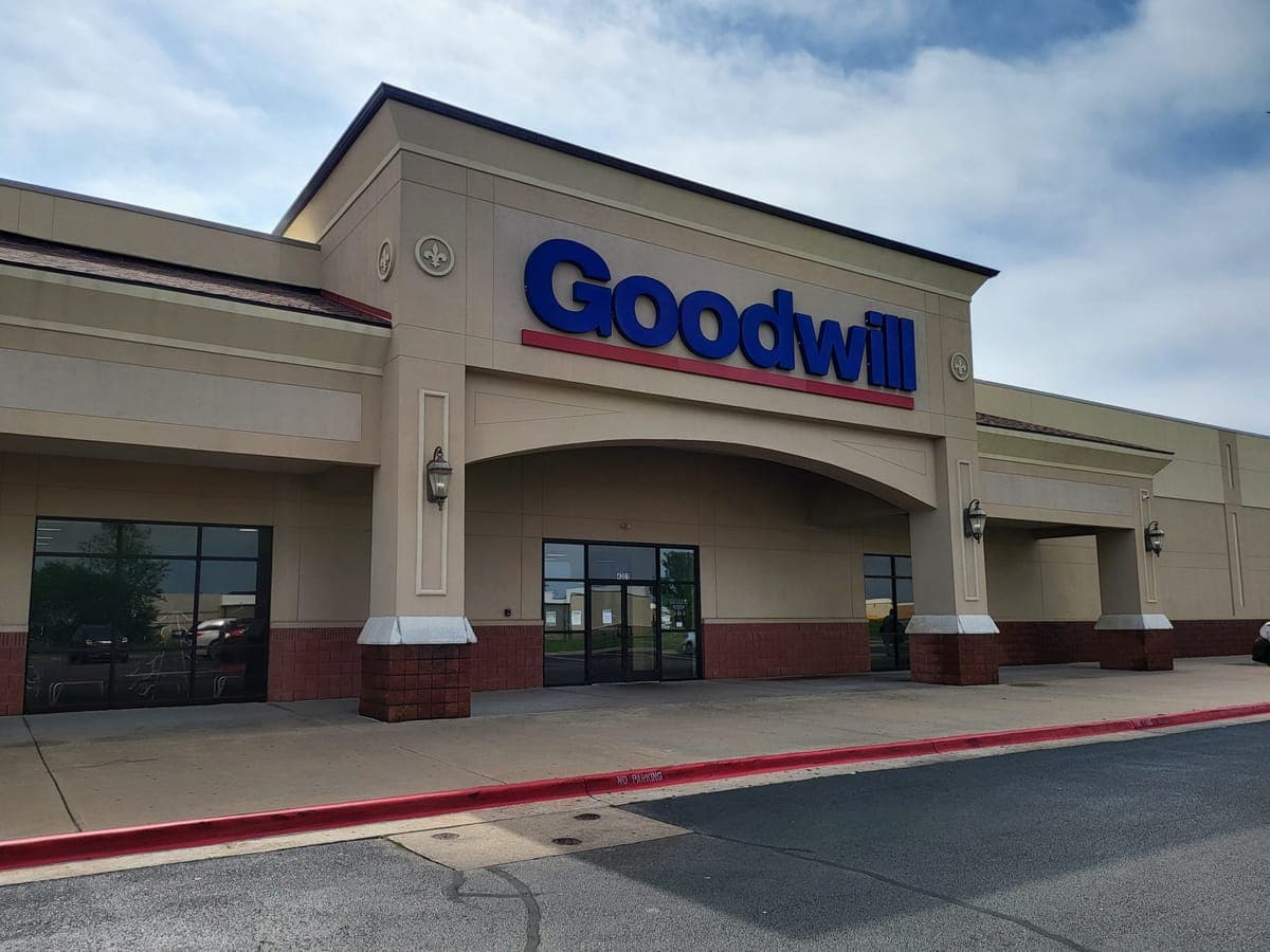 Goodwill Store & Donation Center – Rogers